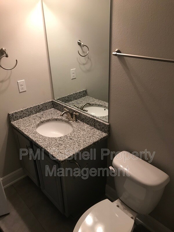 Building Photo - 357 S E St