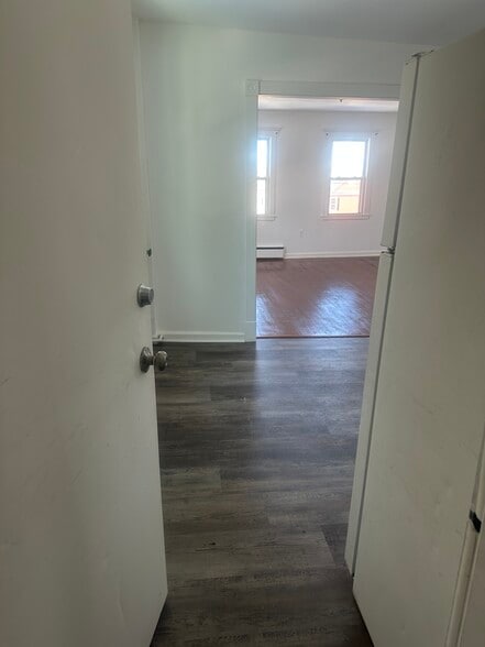 Building Photo - 125 Harwinton Ave