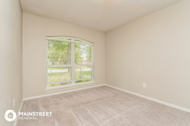 Building Photo - 6400 Avanti Dr