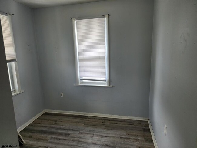 Building Photo - 105 N Richards Ave