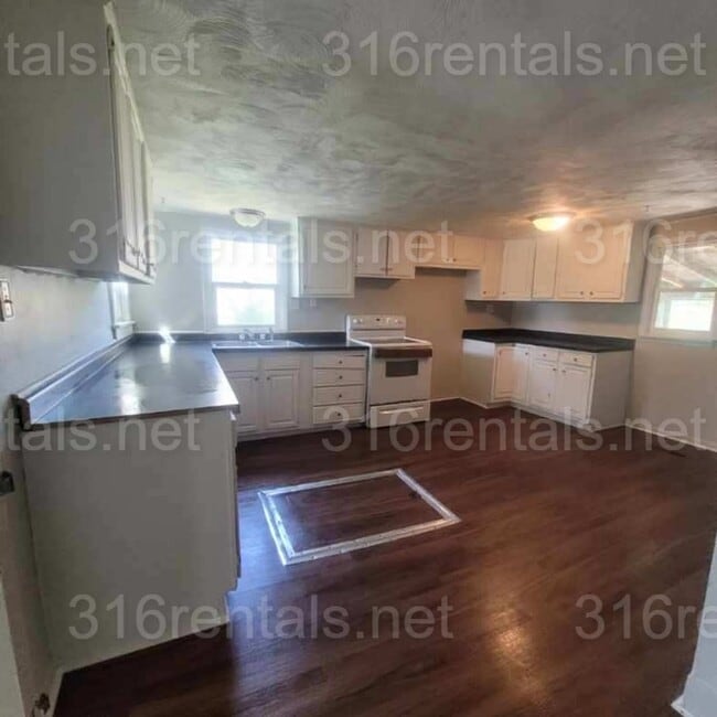 Building Photo - $875 - 2 bed 1 bath - Single Family Home