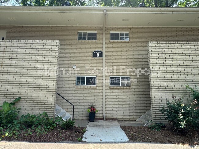 Building Photo - 311 Peachtree Hills Ave NE