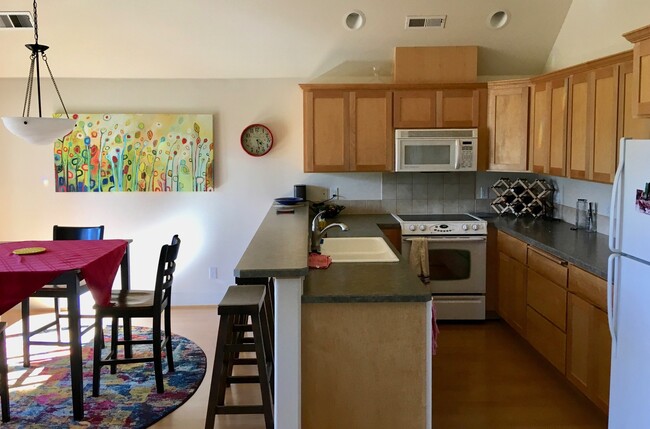 Building Photo - Furnished Condo in Pine Meadow Village