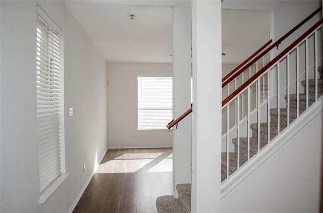 Building Photo - 14213 Willow Tank Dr