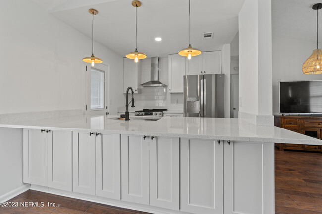 Building Photo - 451 Whiting Ln