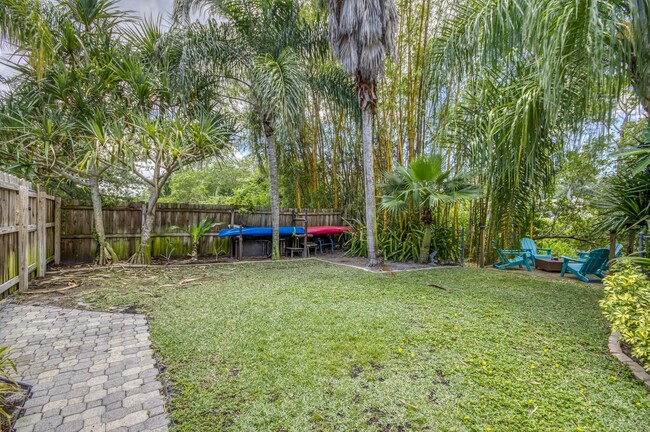 Building Photo - 404 S Caloosahatchee Ave