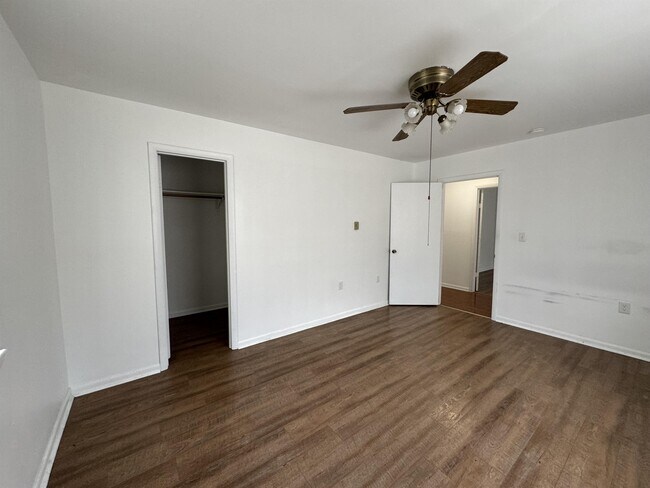 Building Photo - 1468 Rock Cliff Dr