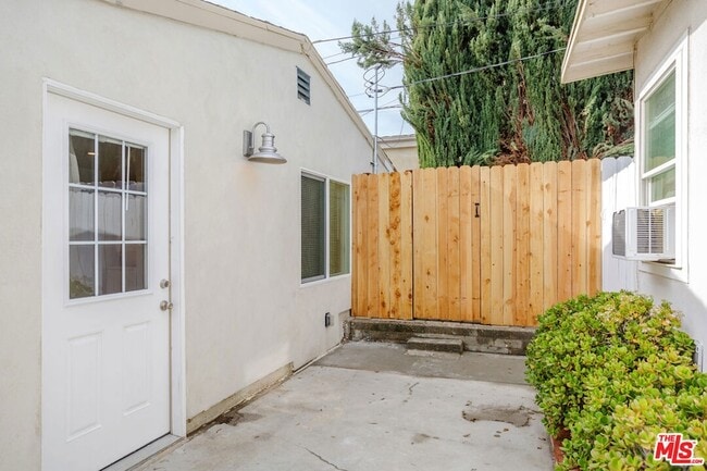 Building Photo - 1789 1/2 Atchison Street Unit