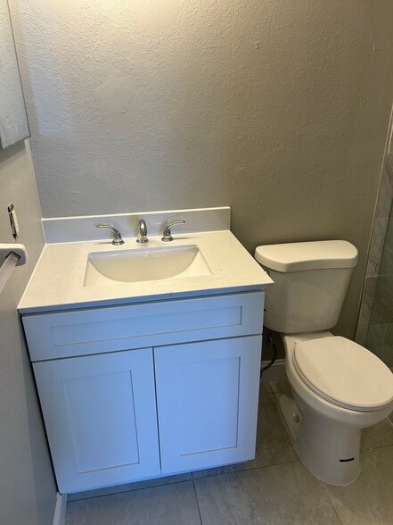 Building Photo - 2914 Santa Barbara Blvd