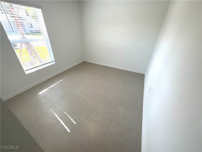 Building Photo - 11961 Savanna Lks Blvd