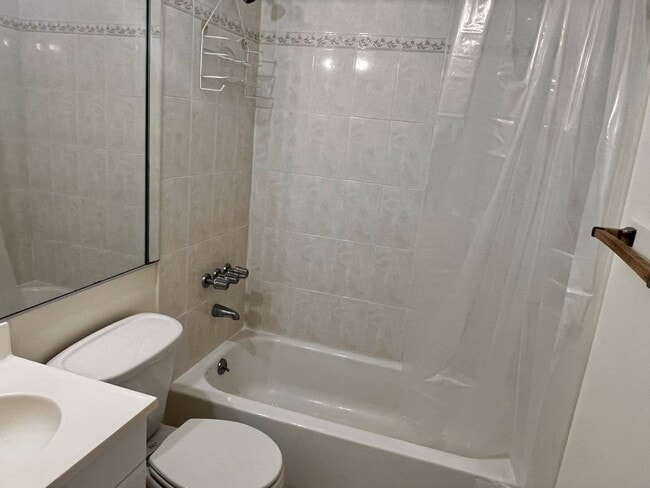 Building Photo - 249 Warwick Ave