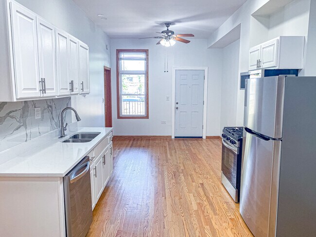 Building Photo - 1144 W 17th St