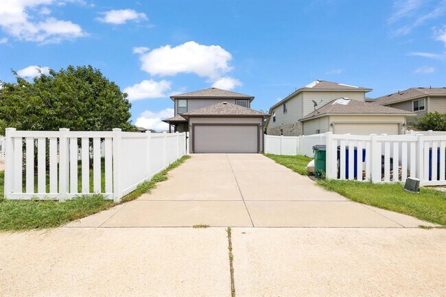 Building Photo - 1821 Indian Lodge Dr