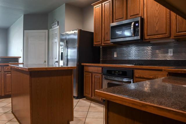 Building Photo - 409 Royal Crest Dr