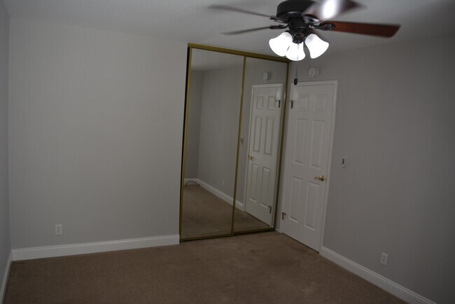 Building Photo - Beautiful Ground Level Front Unit with 2 C...