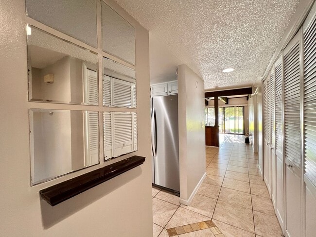 Building Photo - PRICE REDUCED!  Stylish 2 BR 2 BA Condo w/ Modern Amenities & Prime Parking!