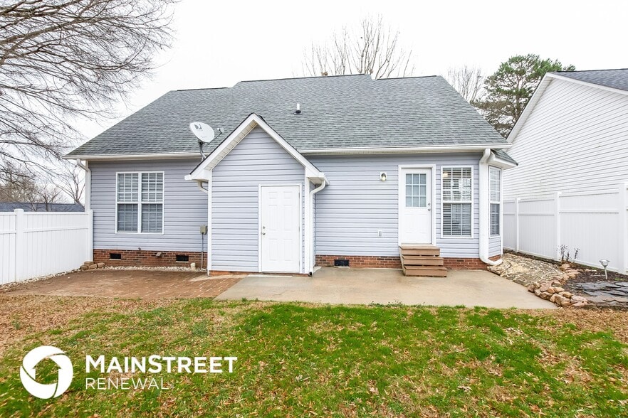 Building Photo - 17 Hickory St SW