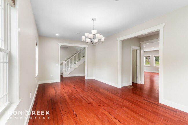 Building Photo - Beautiful Contemporary Home North of Downt...