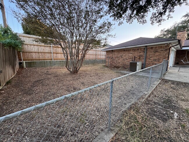 Building Photo - 6801 Lancelot Ct