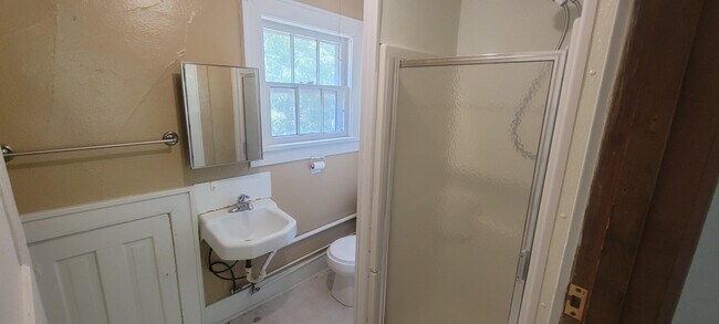 Building Photo - 20 N Willow St