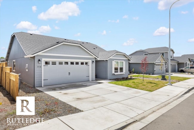 Building Photo - 3 Bedroom 2 Bath Home in Medford!