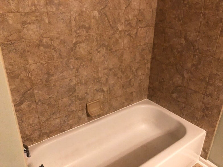 Building Photo - 304 Gary Cir