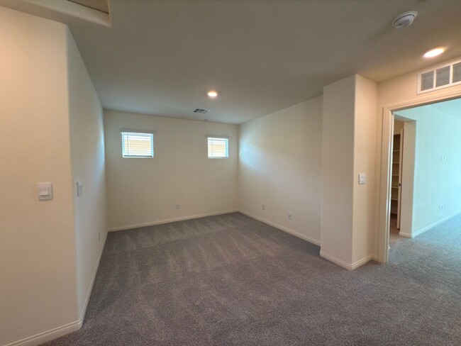 Building Photo - BRAND NEW 4 BED 2.5 BATH 2 CAR GARAGE SING...