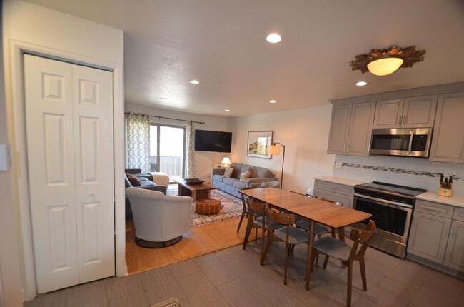 Building Photo - Move in special! Long Term! Furnished! Bus Route! Heat included! Pets negotiable!