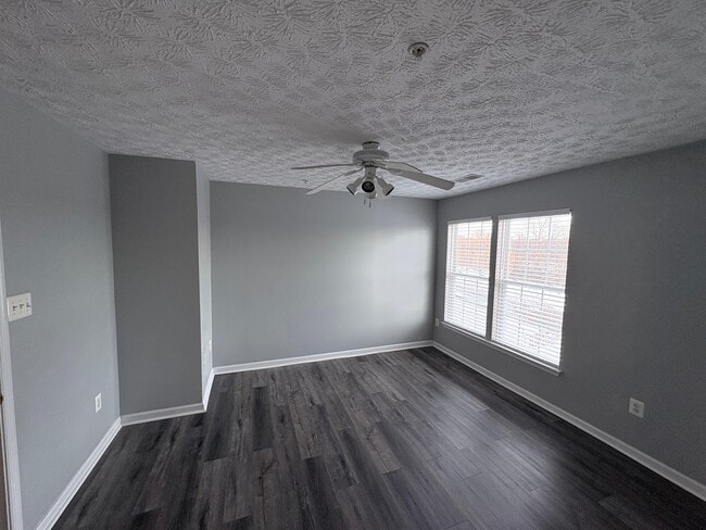 Building Photo - 577 MacIntosh Cir