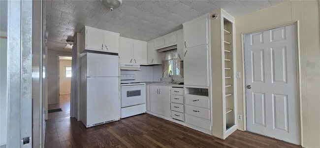 Building Photo - 5414 Taylor Ave