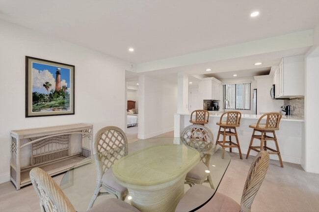 Building Photo - 301 S Seas Dr