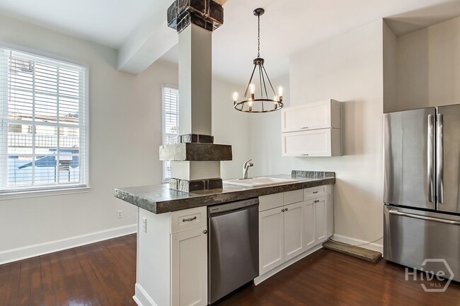 Building Photo - 303 W Henry St