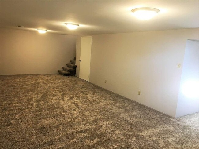 Building Photo - Beautifully Renovated - 3 Bedroom Home