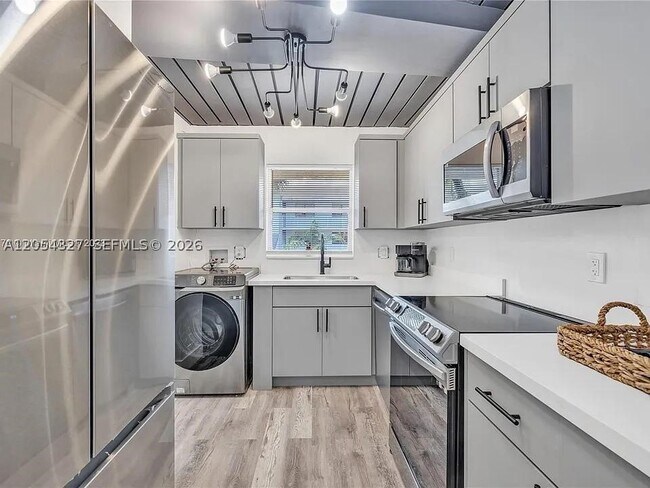 Building Photo - 5090 SW 64th Ave
