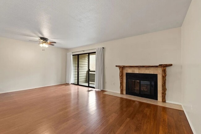 Building Photo - 2 Bedroom Condo with Boat Slip in Bigfork