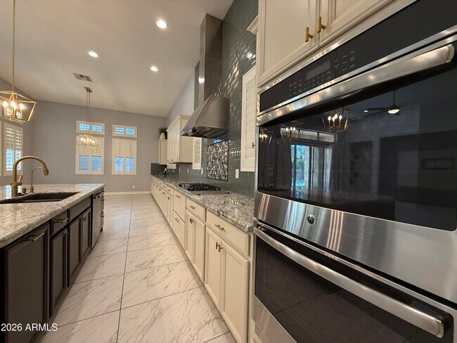 Building Photo - 2307 E Mahogany Pl