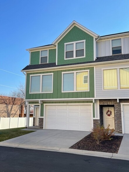 Building Photo - 371 W Knights Ln