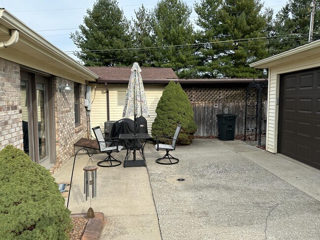 Building Photo - 303 St John Rd