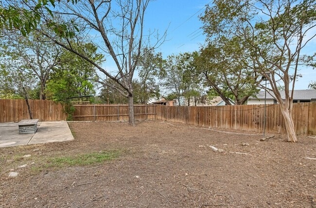 Building Photo - 3404 Plantation Rd