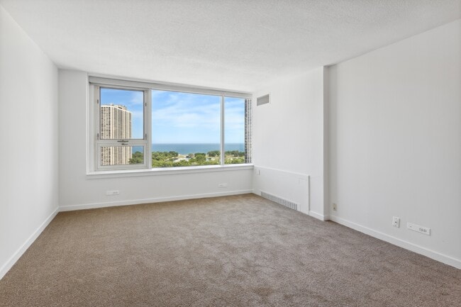 Building Photo - 2728 N Hampden Ct
