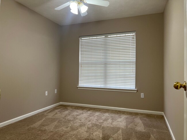 Building Photo - 1770 Angeline Dr