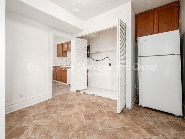 Building Photo - 2278 Indianola Ave