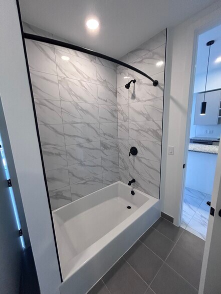 Building Photo - 2303 NE 171st St