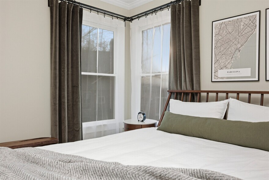 Building Photo - 2555 Hazel Dr SE