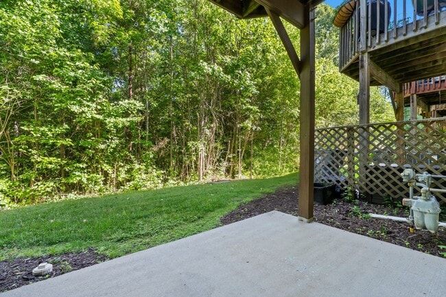 Building Photo - WOW!! - Location and Space, LARGE townhome  Close to everything