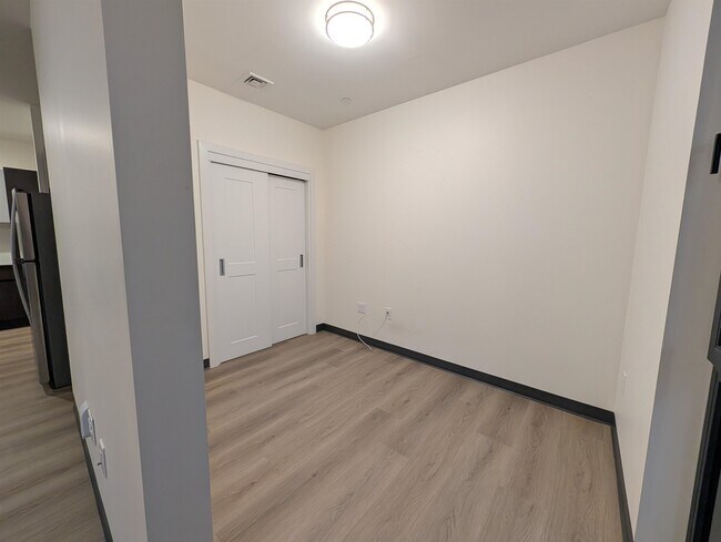 Building Photo - 55 N Main St