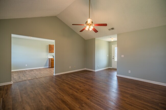 Building Photo - 1464 Flo Zechman Dr