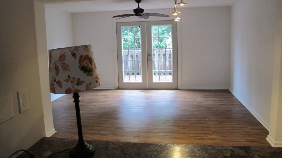 Primary Photo - 9606 Vinca Cir