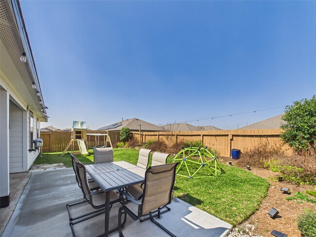 Building Photo - 11020 33rd Ave N