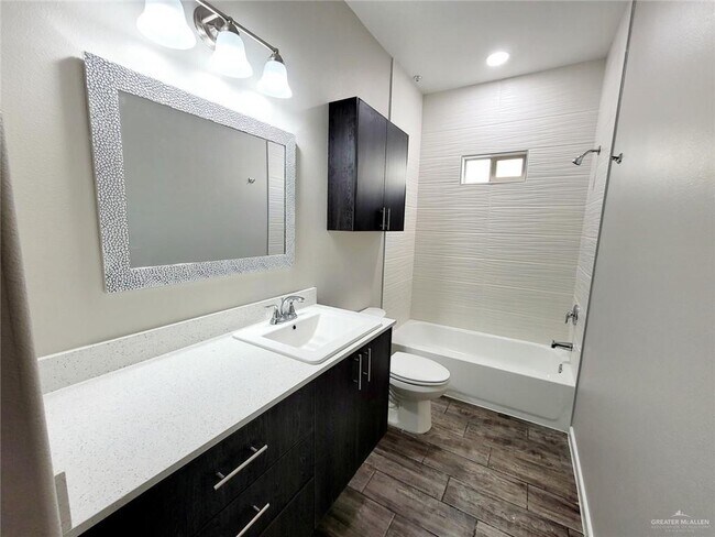 Building Photo - 1304 Vani Dr